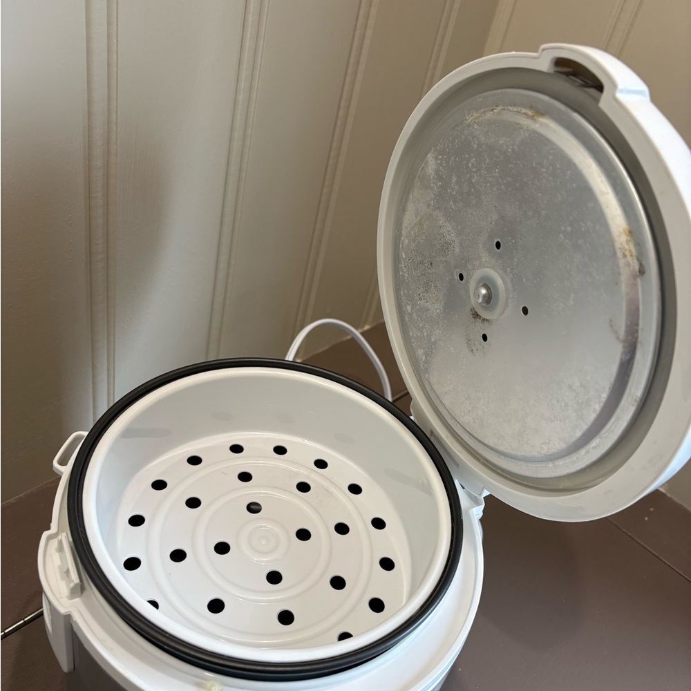White and Silver Rice Cooker - Picture 2 of 7